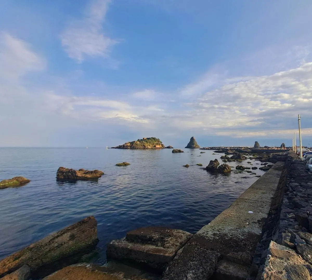 Aci Trezza Suite Fronte Mare location