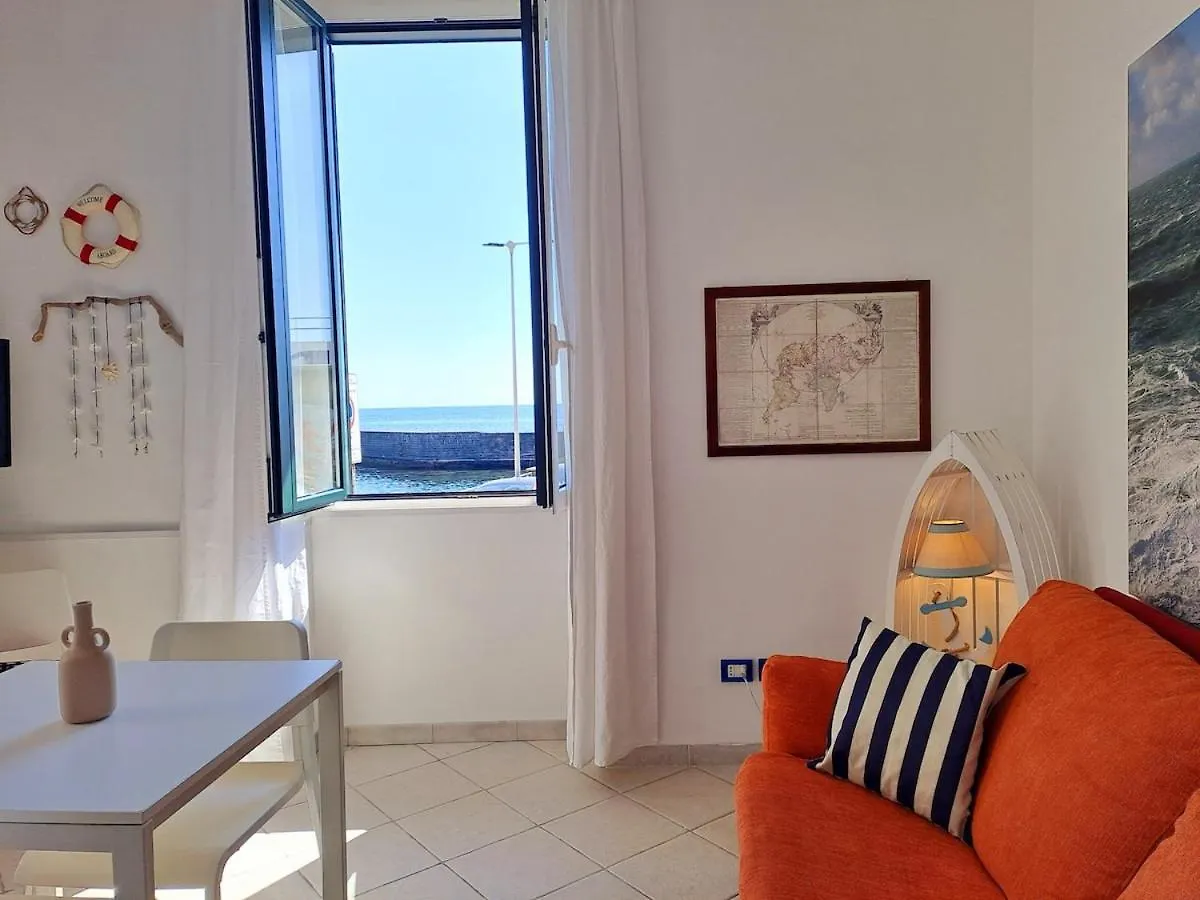 אצ'י קסטלו Aci Trezza Suite Fronte Mare דירה